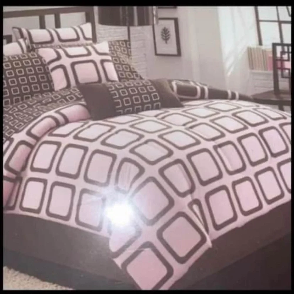 Madison Pink and Black Comforter Set for a Chic Bedroom